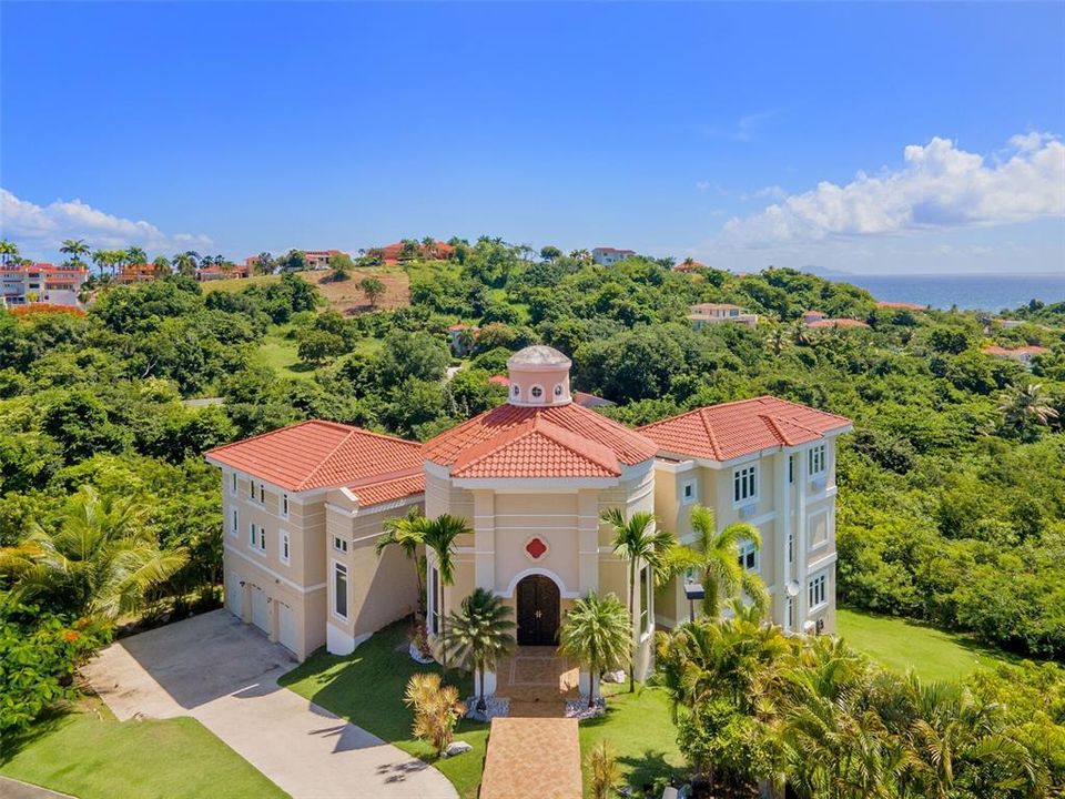 For Sale: $3,200,000 (5 beds, 3 baths, 6000 Square Feet)