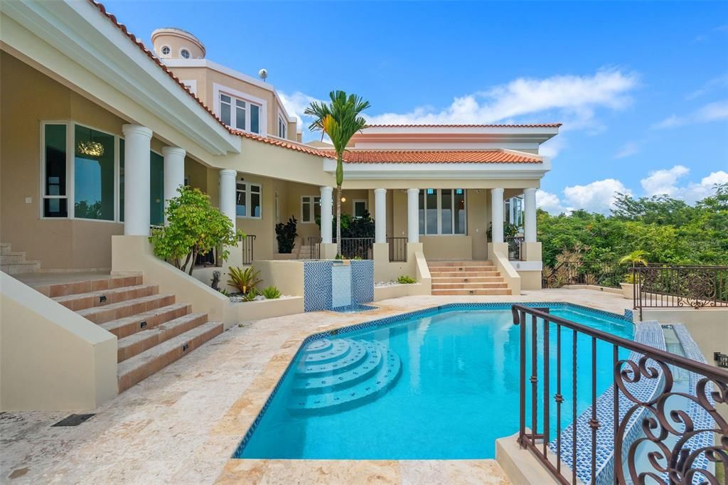 For Sale: $3,200,000 (5 beds, 3 baths, 6000 Square Feet)