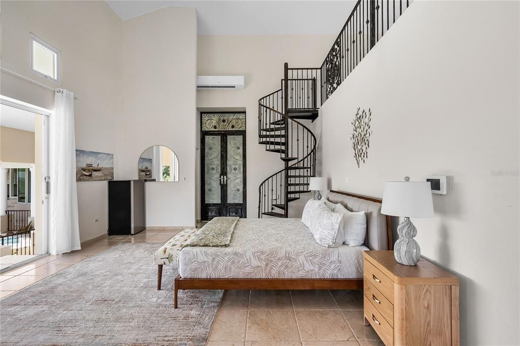 For Sale: $3,200,000 (5 beds, 3 baths, 6000 Square Feet)