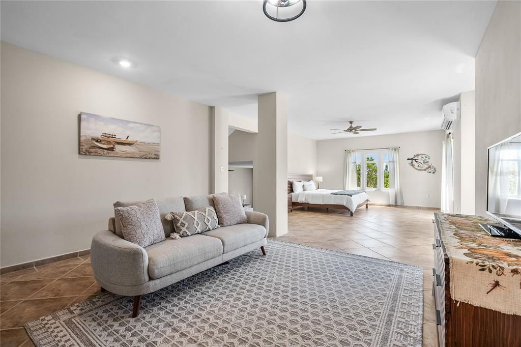 For Sale: $3,200,000 (5 beds, 3 baths, 6000 Square Feet)