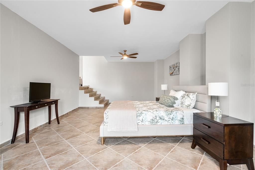 For Sale: $3,200,000 (5 beds, 3 baths, 6000 Square Feet)