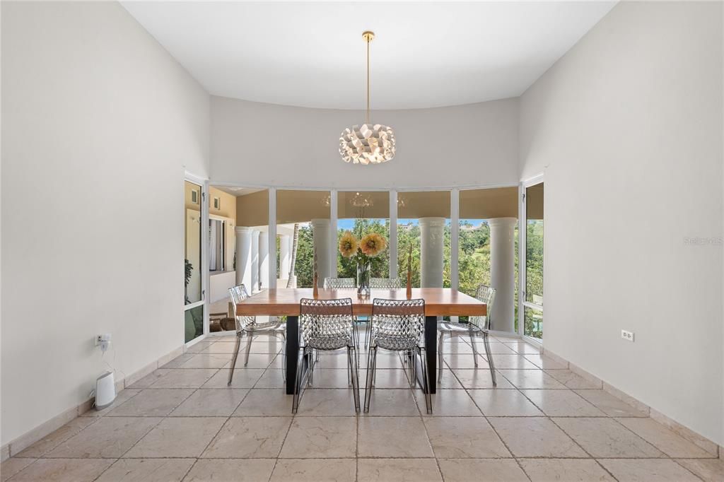 For Sale: $3,200,000 (5 beds, 3 baths, 6000 Square Feet)