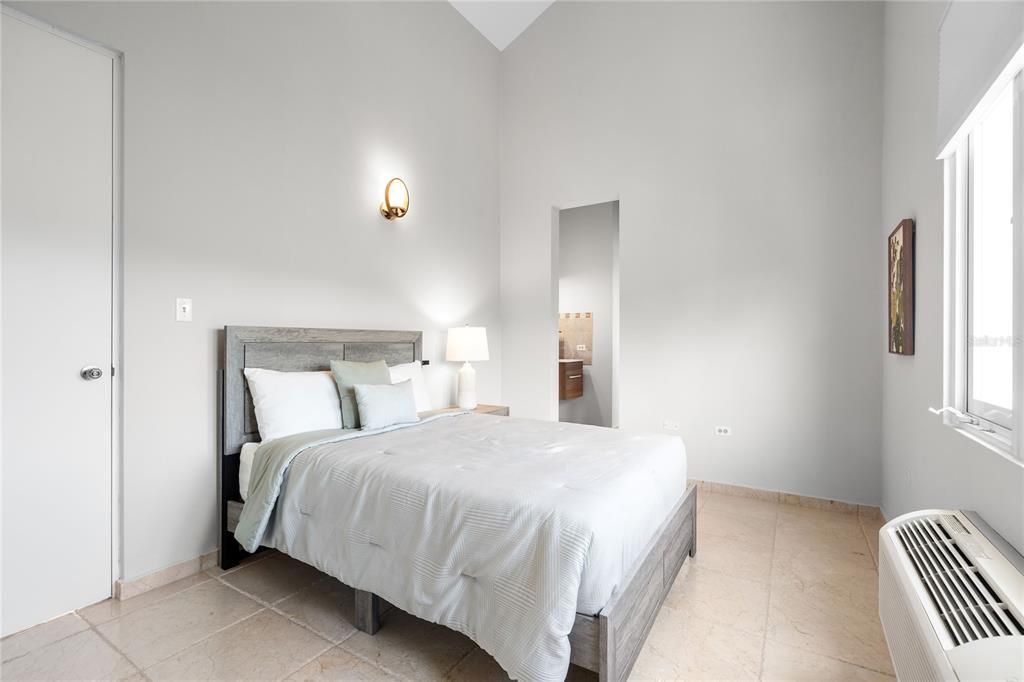 For Sale: $3,200,000 (5 beds, 3 baths, 6000 Square Feet)