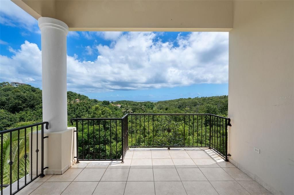 For Sale: $3,200,000 (5 beds, 3 baths, 6000 Square Feet)