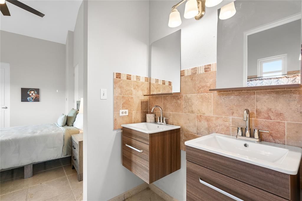 For Sale: $3,200,000 (5 beds, 3 baths, 6000 Square Feet)