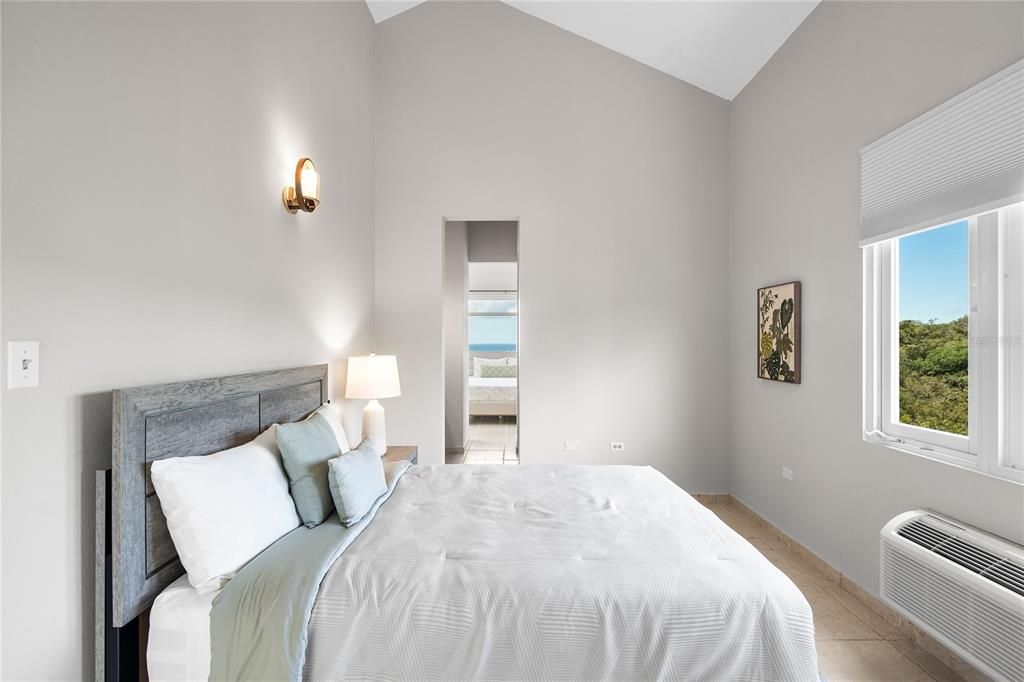 For Sale: $3,200,000 (5 beds, 3 baths, 6000 Square Feet)