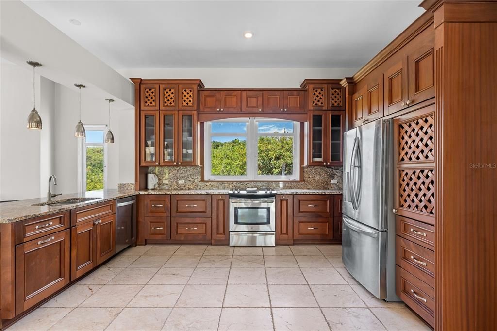 For Sale: $3,200,000 (5 beds, 3 baths, 6000 Square Feet)