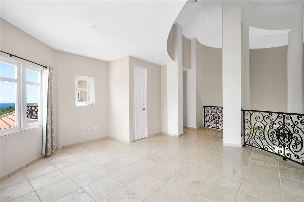 For Sale: $3,200,000 (5 beds, 3 baths, 6000 Square Feet)