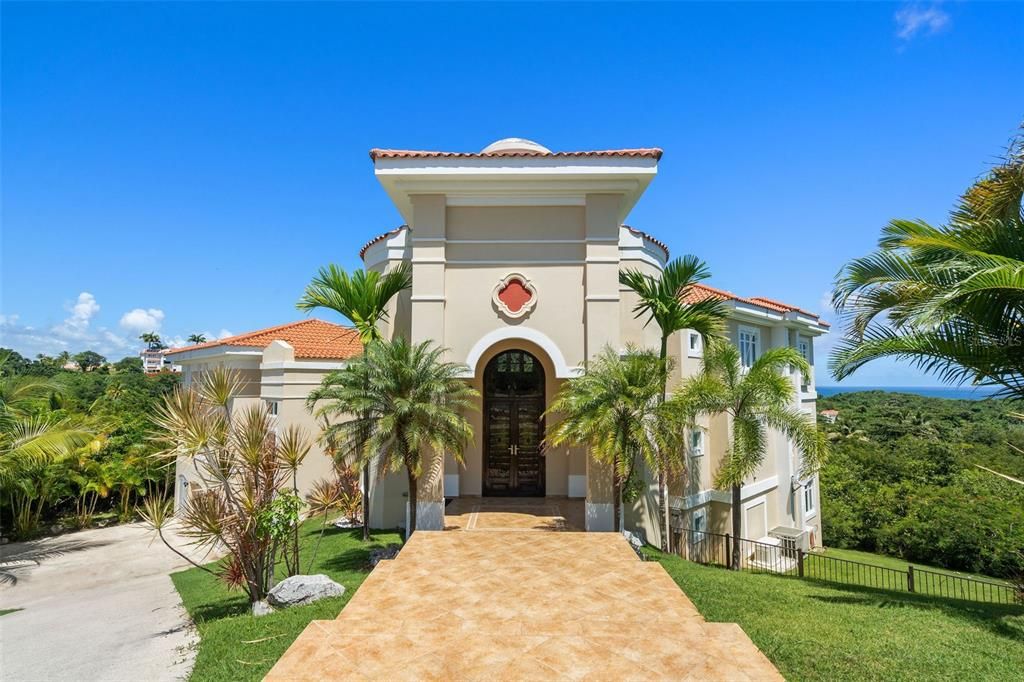 For Sale: $3,200,000 (5 beds, 3 baths, 6000 Square Feet)