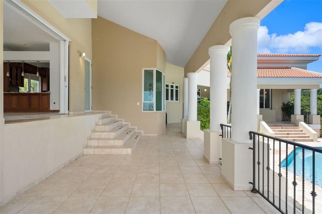 For Sale: $3,200,000 (5 beds, 3 baths, 6000 Square Feet)