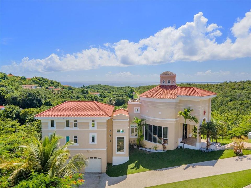 For Sale: $3,200,000 (5 beds, 3 baths, 6000 Square Feet)