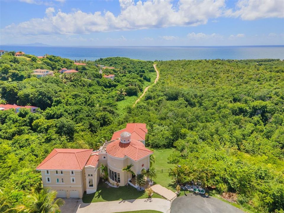 For Sale: $3,200,000 (5 beds, 3 baths, 6000 Square Feet)