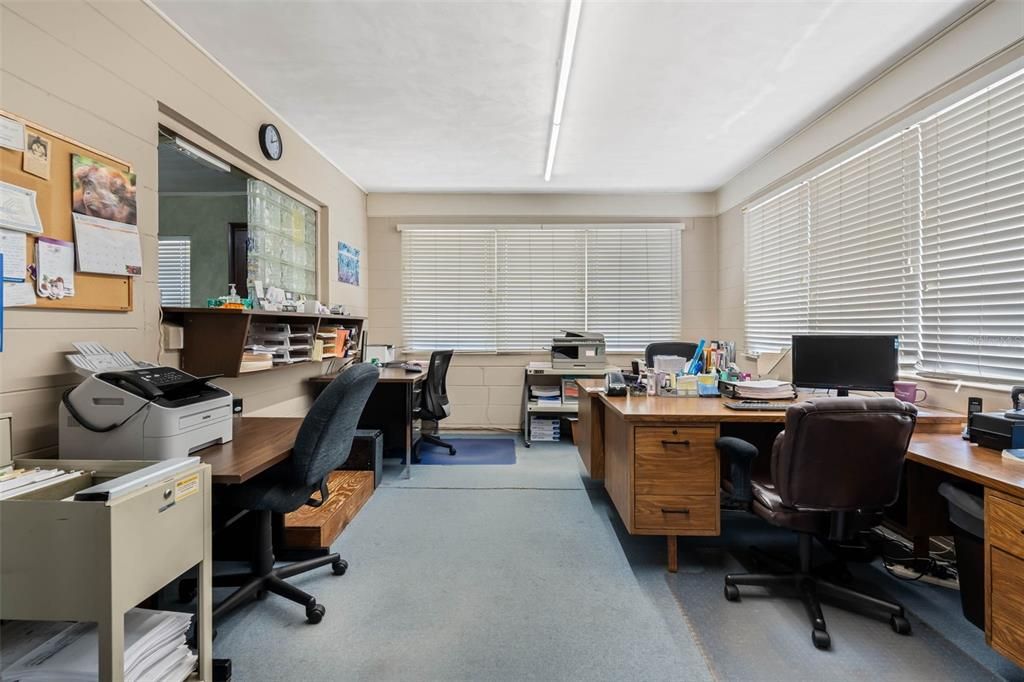 Под контрактом: $699,900 (0 спален, 0 ванн, 1192 Квадратных фут)