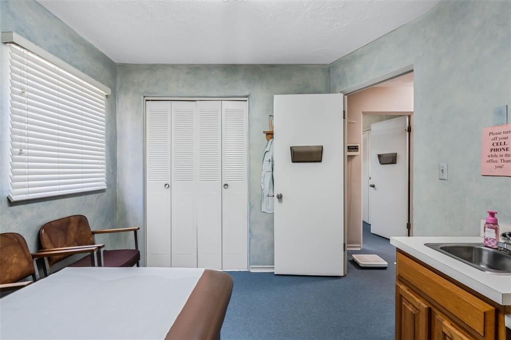 Под контрактом: $699,900 (0 спален, 0 ванн, 1192 Квадратных фут)