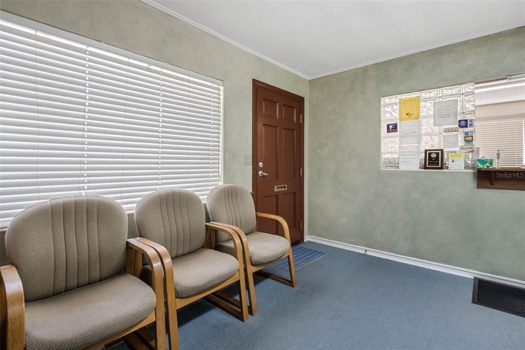 Под контрактом: $699,900 (0 спален, 0 ванн, 1192 Квадратных фут)