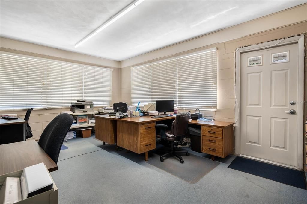 Под контрактом: $699,900 (0 спален, 0 ванн, 1192 Квадратных фут)