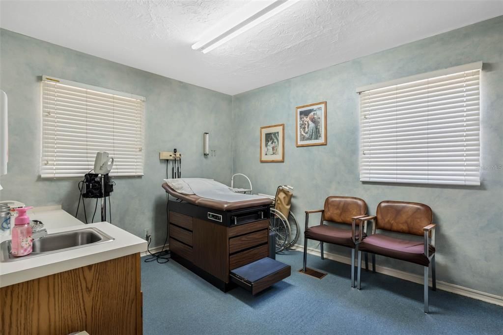 Под контрактом: $699,900 (0 спален, 0 ванн, 1192 Квадратных фут)