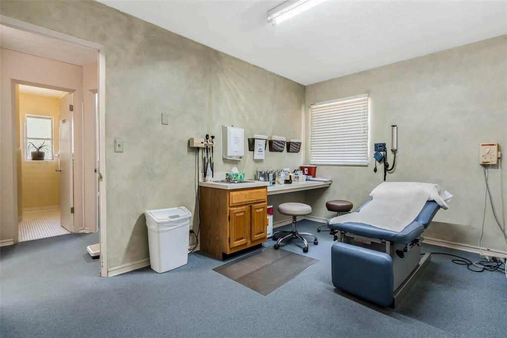 Под контрактом: $699,900 (0 спален, 0 ванн, 1192 Квадратных фут)