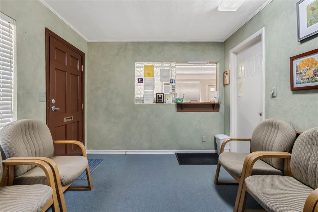 Под контрактом: $699,900 (0 спален, 0 ванн, 1192 Квадратных фут)