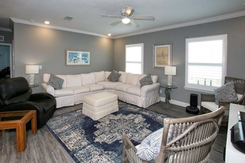 For Sale: $339,900 (3 beds, 2 baths, 1400 Square Feet)