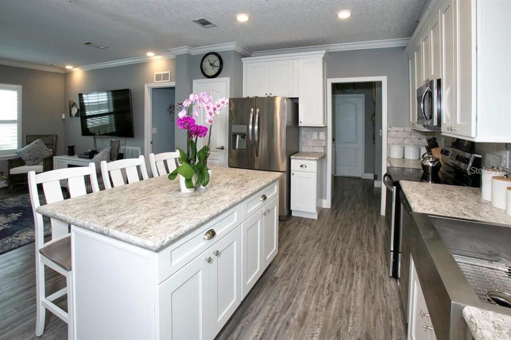 For Sale: $339,900 (3 beds, 2 baths, 1400 Square Feet)