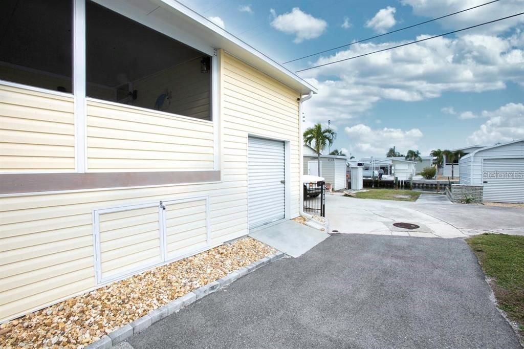 For Sale: $339,900 (3 beds, 2 baths, 1400 Square Feet)