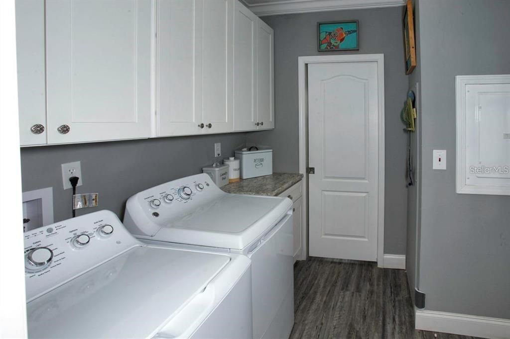 For Sale: $339,900 (3 beds, 2 baths, 1400 Square Feet)