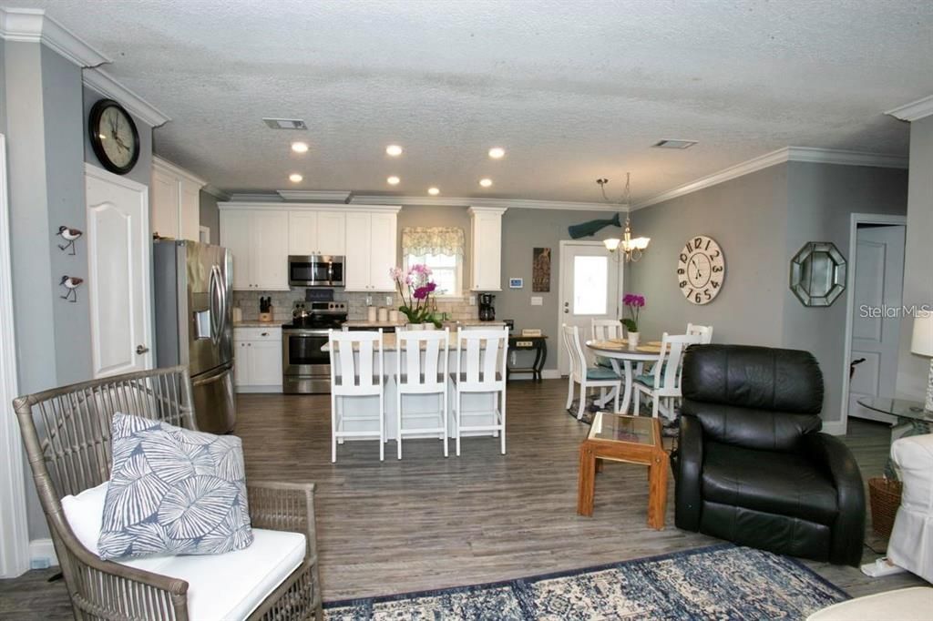 For Sale: $339,900 (3 beds, 2 baths, 1400 Square Feet)