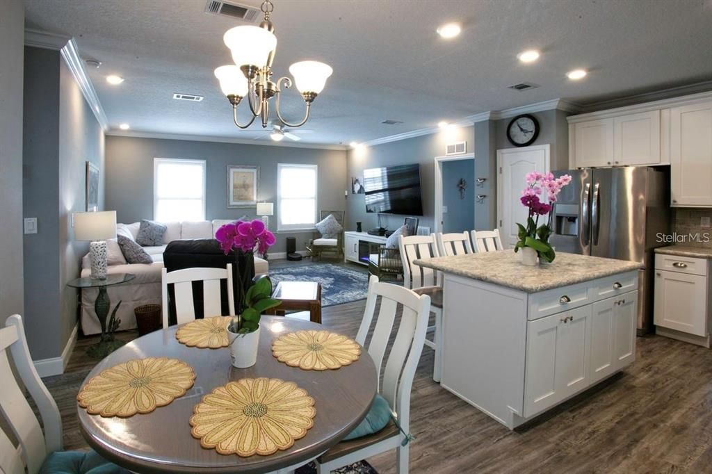 For Sale: $339,900 (3 beds, 2 baths, 1400 Square Feet)