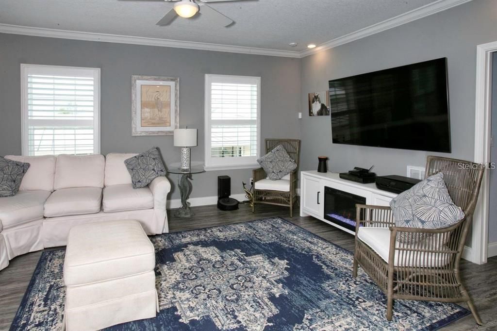 For Sale: $339,900 (3 beds, 2 baths, 1400 Square Feet)