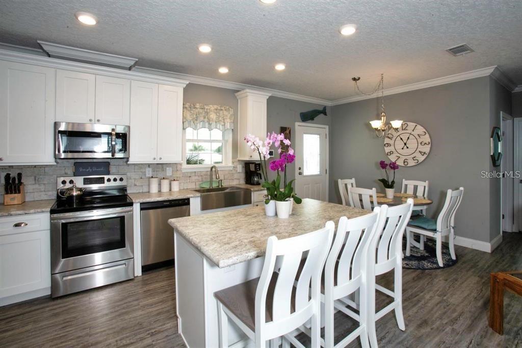 For Sale: $339,900 (3 beds, 2 baths, 1400 Square Feet)