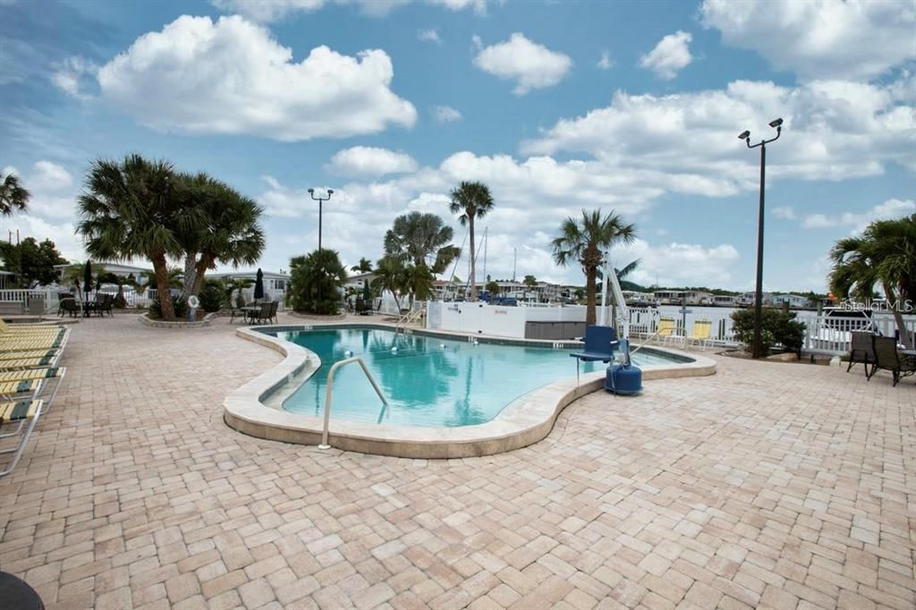 For Sale: $339,900 (3 beds, 2 baths, 1400 Square Feet)