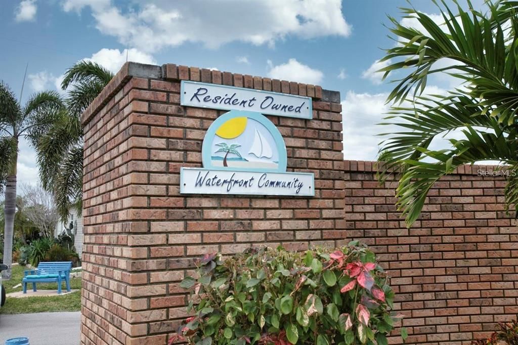 For Sale: $339,900 (3 beds, 2 baths, 1400 Square Feet)