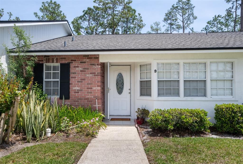 最近售出: $160,000 (1 贝兹, 1 浴室, 813 平方英尺)