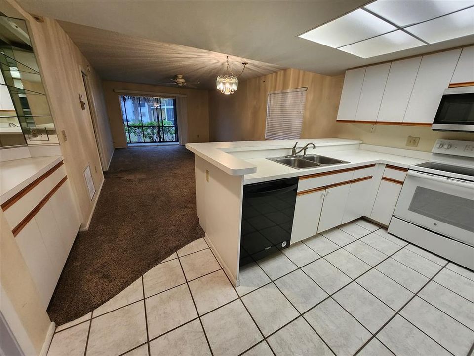 Active With Contract: $99,800 (2 beds, 2 baths, 1092 Square Feet)