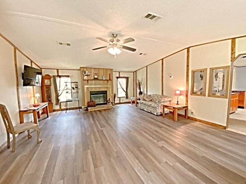 Recently Sold: $255,900 (3 beds, 2 baths, 1442 Square Feet)