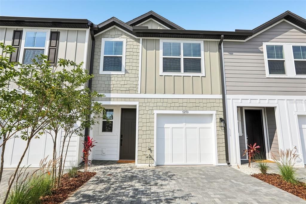 Recently Sold: $392,705 (3 beds, 2 baths, 1557 Square Feet)