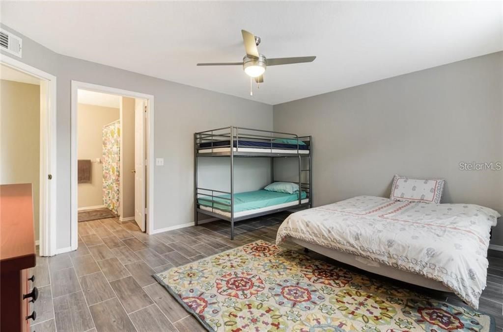 For Sale: $235,000 (2 beds, 2 baths, 1288 Square Feet)