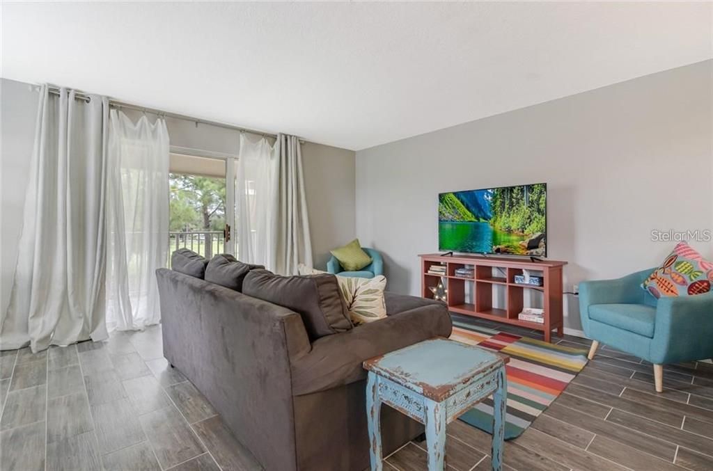 For Sale: $235,000 (2 beds, 2 baths, 1288 Square Feet)