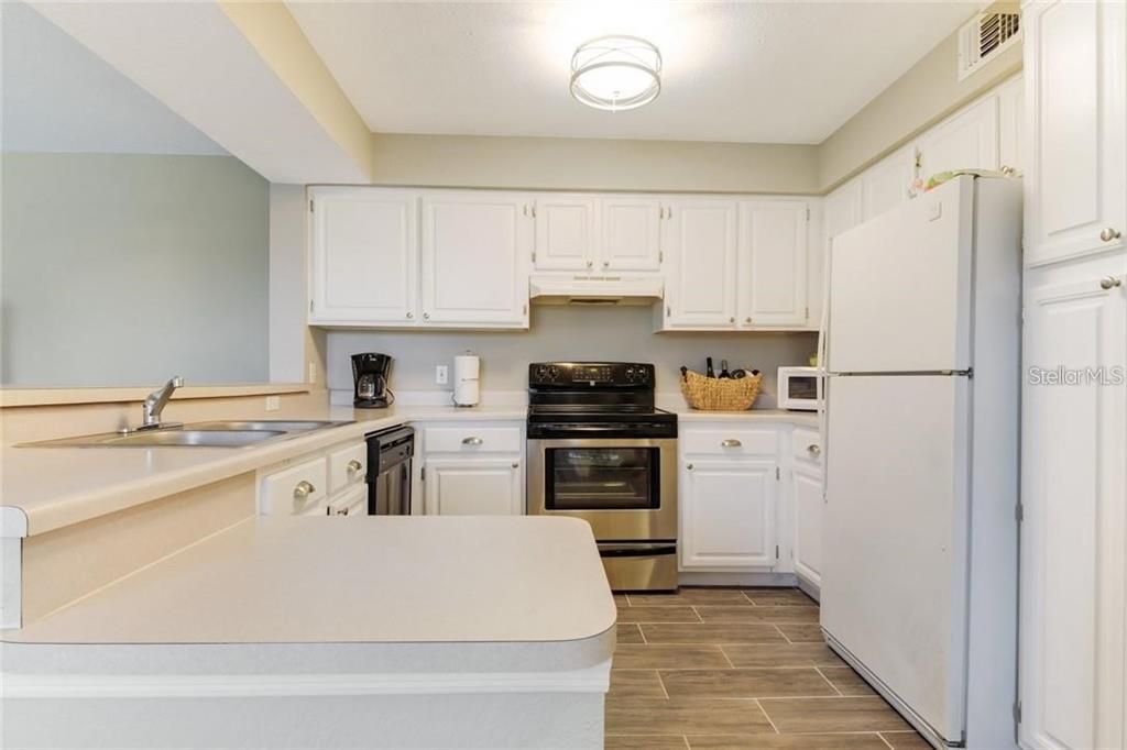 For Sale: $235,000 (2 beds, 2 baths, 1288 Square Feet)