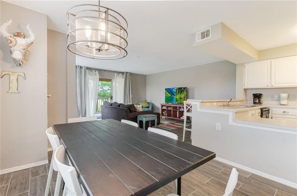 For Sale: $235,000 (2 beds, 2 baths, 1288 Square Feet)