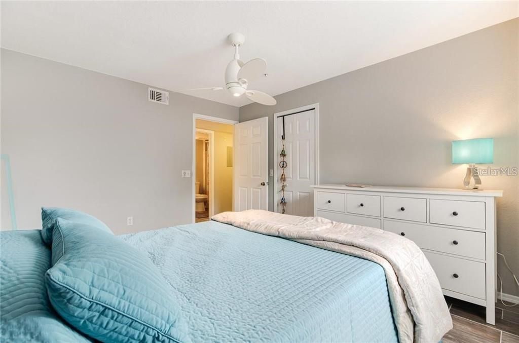 For Sale: $235,000 (2 beds, 2 baths, 1288 Square Feet)