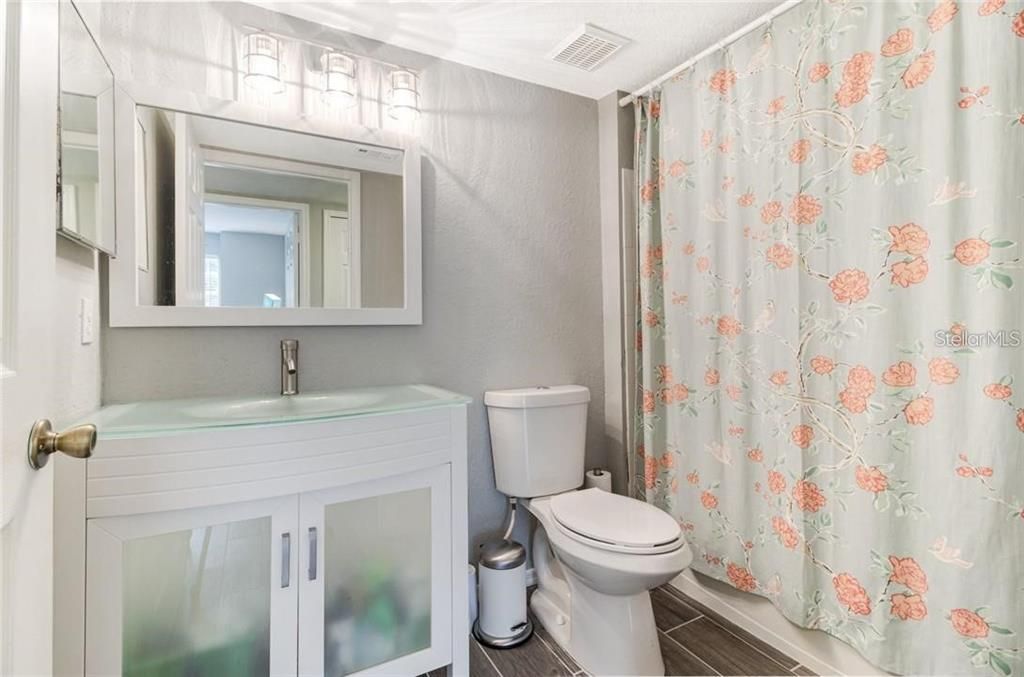 For Sale: $235,000 (2 beds, 2 baths, 1288 Square Feet)