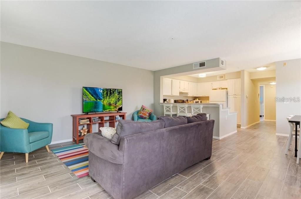 For Sale: $235,000 (2 beds, 2 baths, 1288 Square Feet)