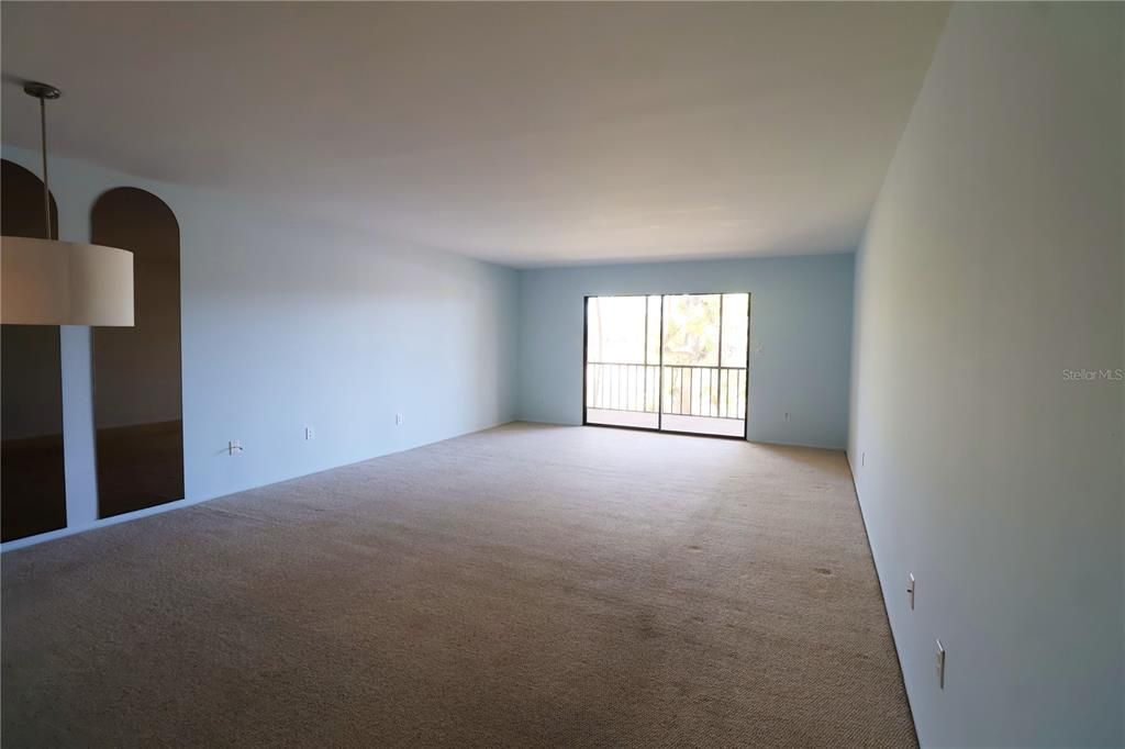 合同活跃: $1,750 (2 贝兹, 2 浴室, 1188 平方英尺)