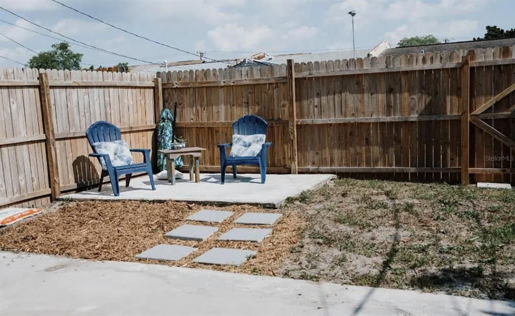 For Rent: $1,650 (2 beds, 1 baths, 1128 Square Feet)