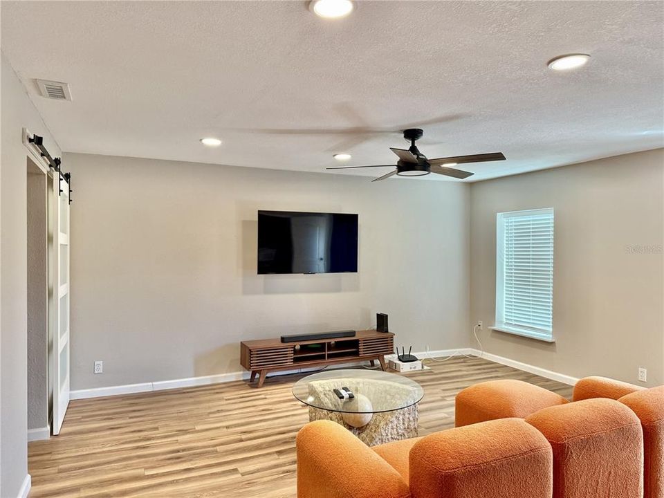 For Rent: $1,650 (2 beds, 1 baths, 1128 Square Feet)