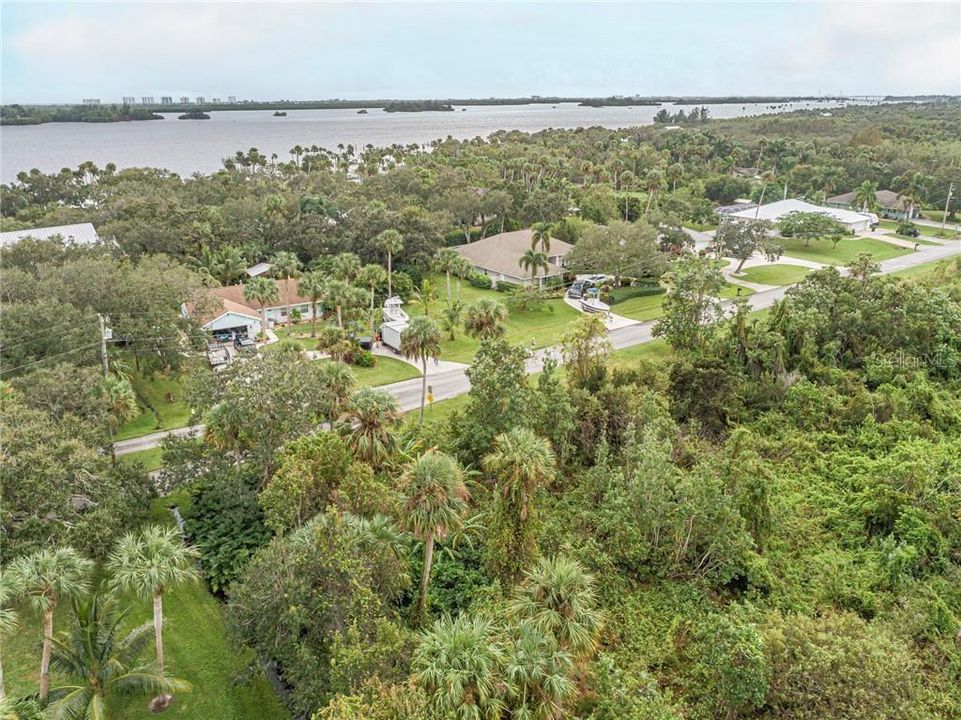 待售: $695,000 (8.48 acres)