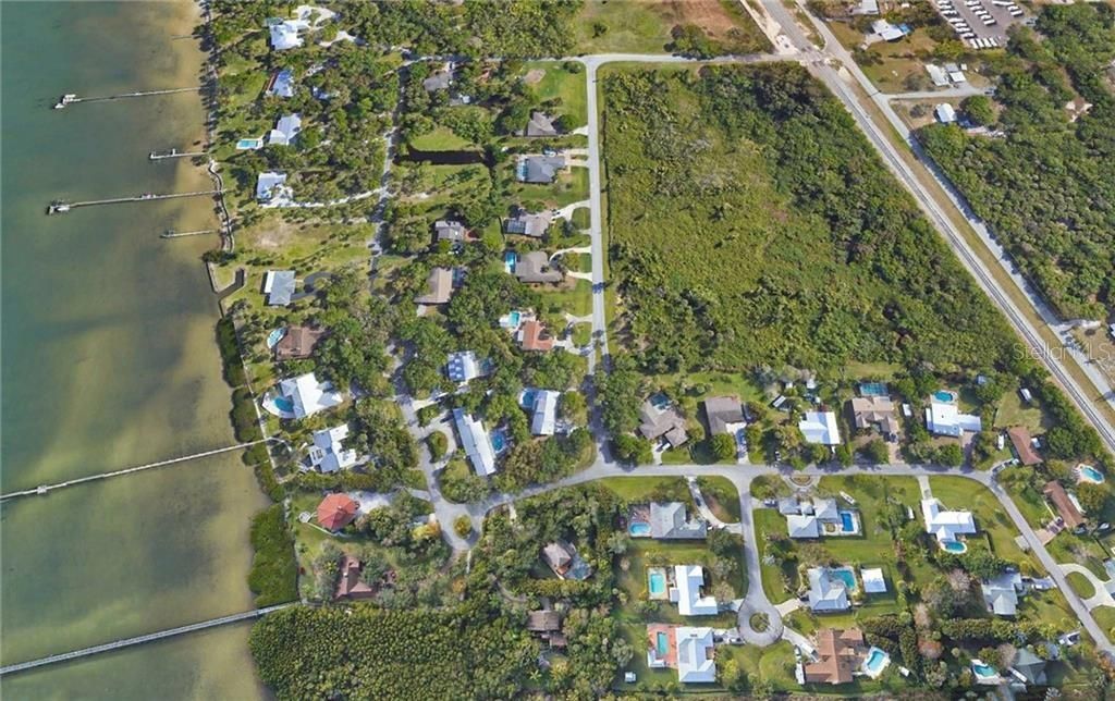 待售: $695,000 (8.48 acres)