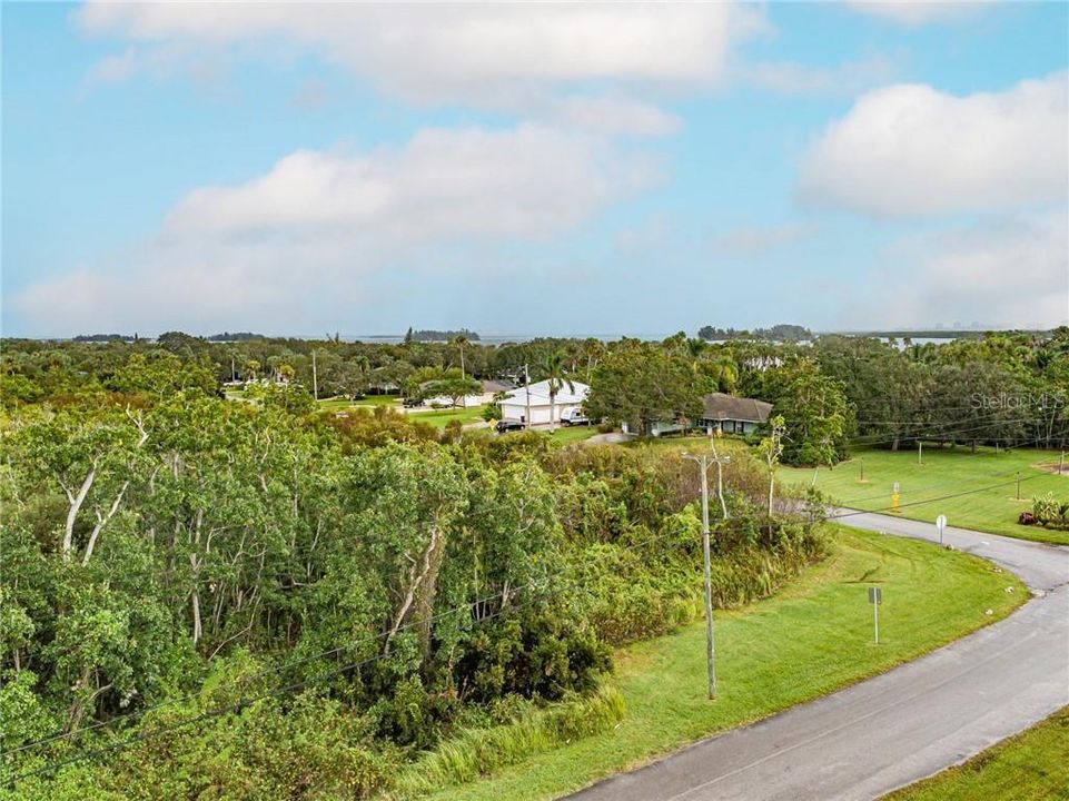 待售: $695,000 (8.48 acres)